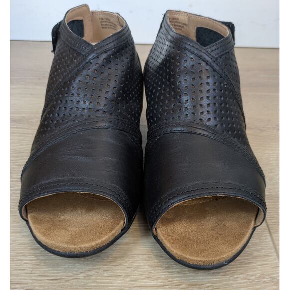 Array Leather Ankle Sandals Black 9.5 Laser Cut Block Heel Peep Toe Comfort NEW - Picture 10 of 12